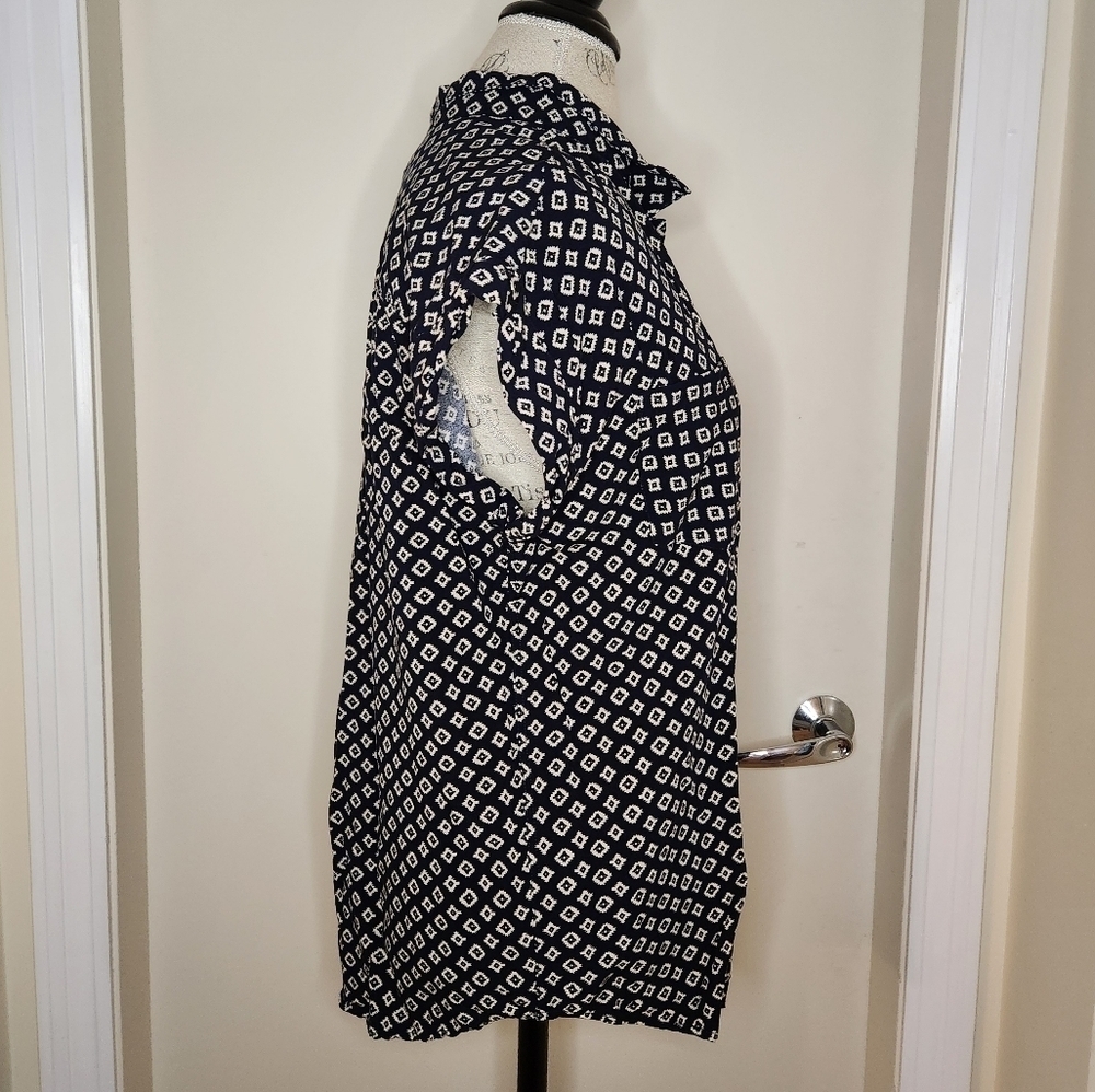 Short Sleeve Patterned Blouse - Picture 3 of 8
